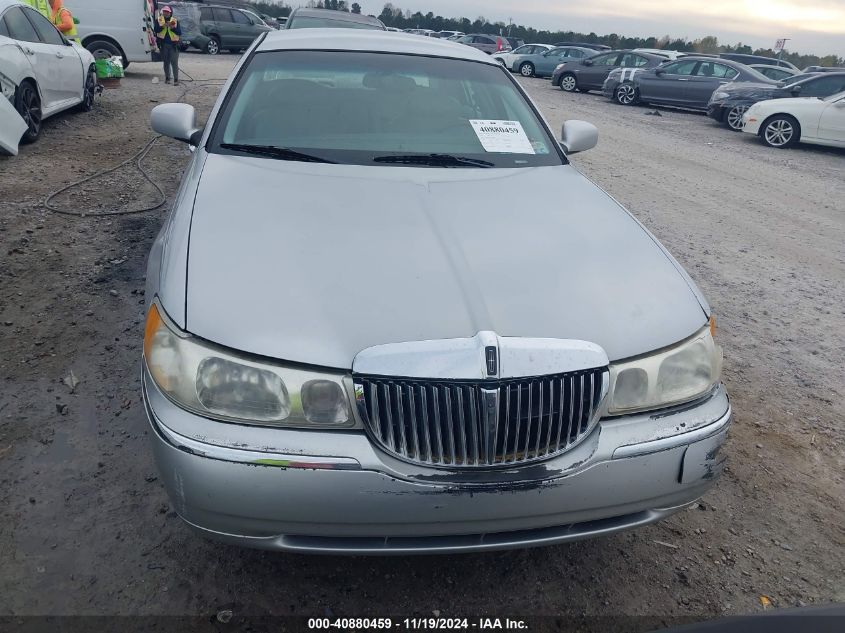 2001 Lincoln Town Car Cartier VIN: 1LNHM83W31Y608082 Lot: 40880459