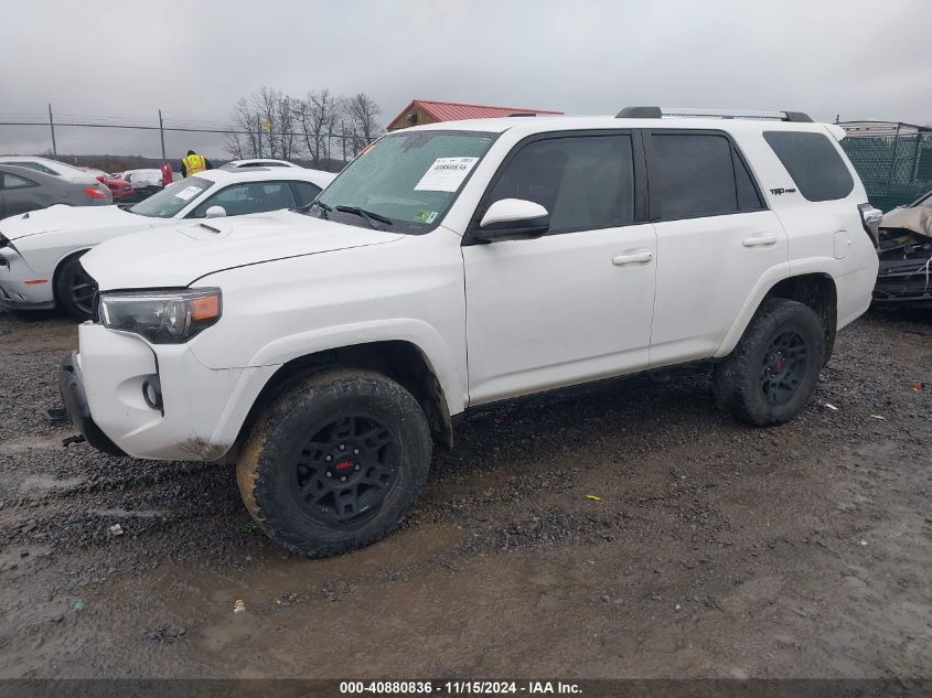 VIN JTEBU5JR6J5574464 2018 Toyota 4runner, Trd Pro no.2