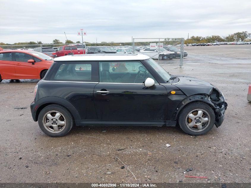 2010 Mini Cooper VIN: WMWMF3C57ATZ61488 Lot: 40882996