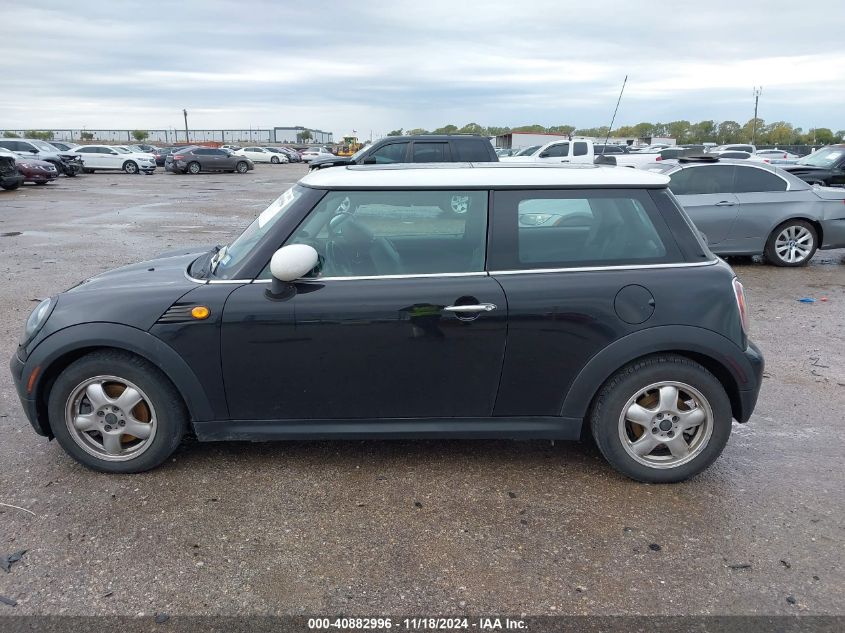 2010 Mini Cooper VIN: WMWMF3C57ATZ61488 Lot: 40882996