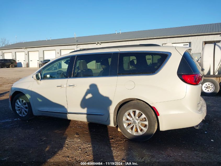 2017 Chrysler Pacifica Touring-L VIN: 2C4RC1BG8HR759706 Lot: 40884464