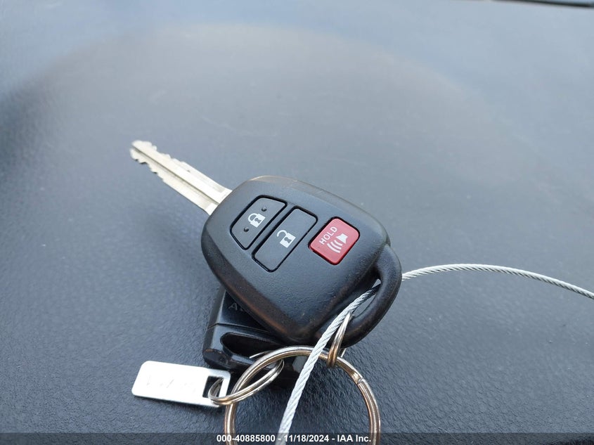 2018 TOYOTA RAV4 LE - JTMBFREV6JJ243730