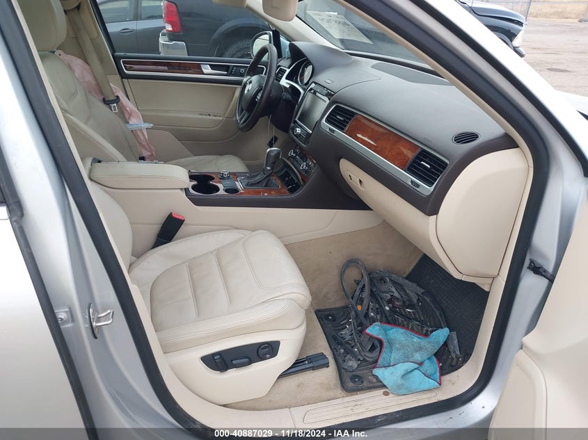 2013 VOLKSWAGEN TOUAREG VR6 LUX - WVGEF9BP3DD013340