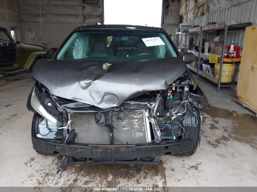 2011 TOYOTA SIENNA VIN: 5TDKK3DC8BS143089