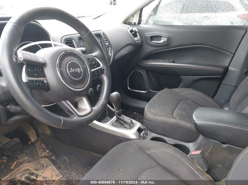 VIN 3C4NJCAB7JT151667 2018 JEEP COMPASS SPORT FWD