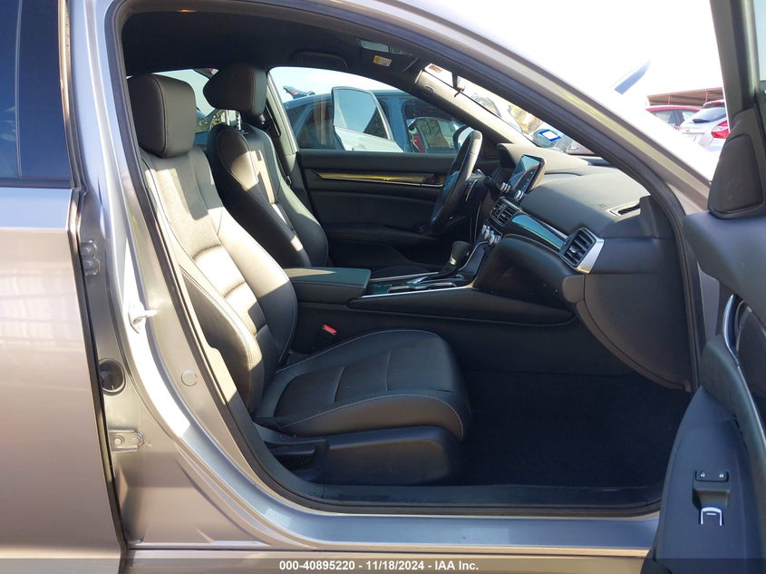 2018 HONDA ACCORD VIN: 1HGCV1F9XJA000207