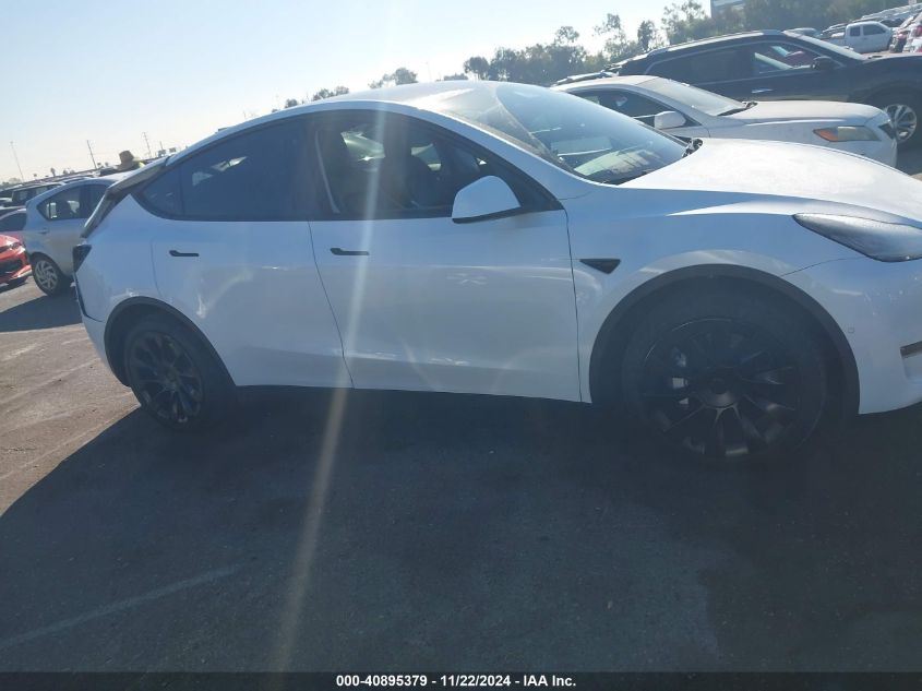 2022 Tesla Model Y Long Range Dual Motor All-Wheel Drive VIN: 7SAYGDEEXNF410746 Lot: 40895379