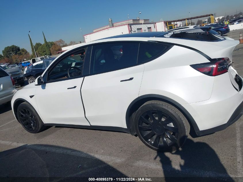 2022 Tesla Model Y Long Range Dual Motor All-Wheel Drive VIN: 7SAYGDEEXNF410746 Lot: 40895379