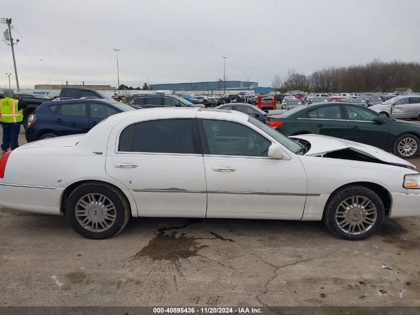 2007 Lincoln Town Car Signature Limited VIN: 1LNHM82V87Y636882 Lot: 40895436