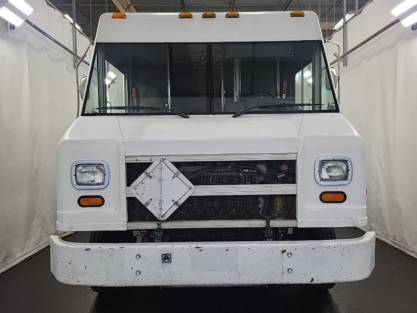 1998 Freightliner Chassis M Line Walk-In Van VIN: 4UZA5FFC2WC912299 Lot: 40897095