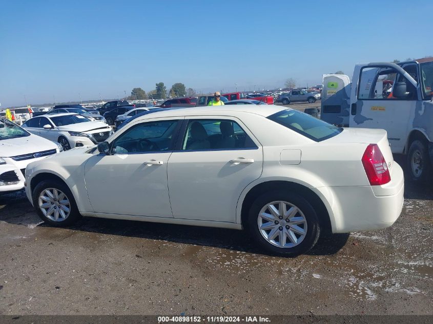 2008 Chrysler 300 Lx VIN: 2C3KA43R68H192706 Lot: 40898152