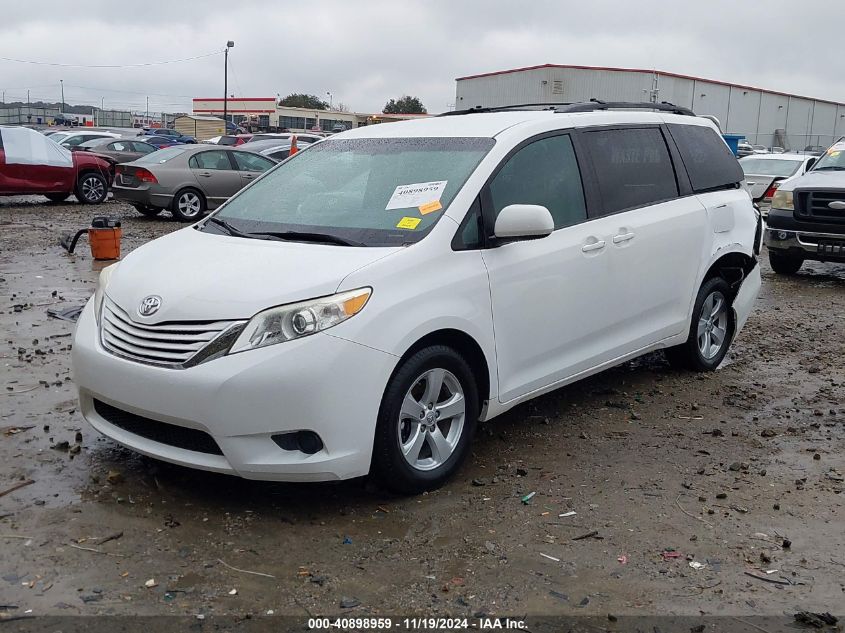 VIN 5TDKK3DC2FS564358 2015 TOYOTA SIENNA no.2