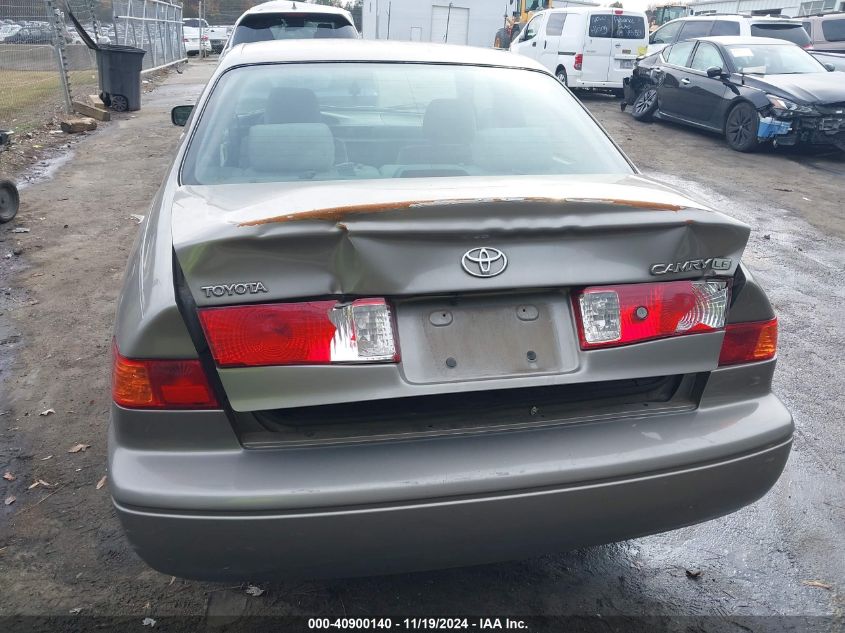 2000 Toyota Camry Le VIN: 4T1BG22K0YU658111 Lot: 40900140