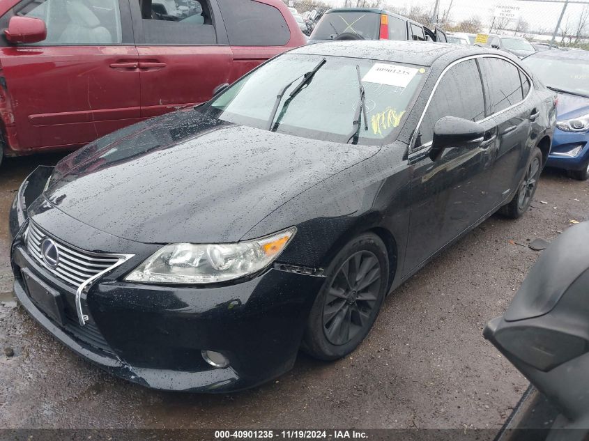 VIN JTHBW1GG7D2008055 2013 Lexus ES, 300H no.2