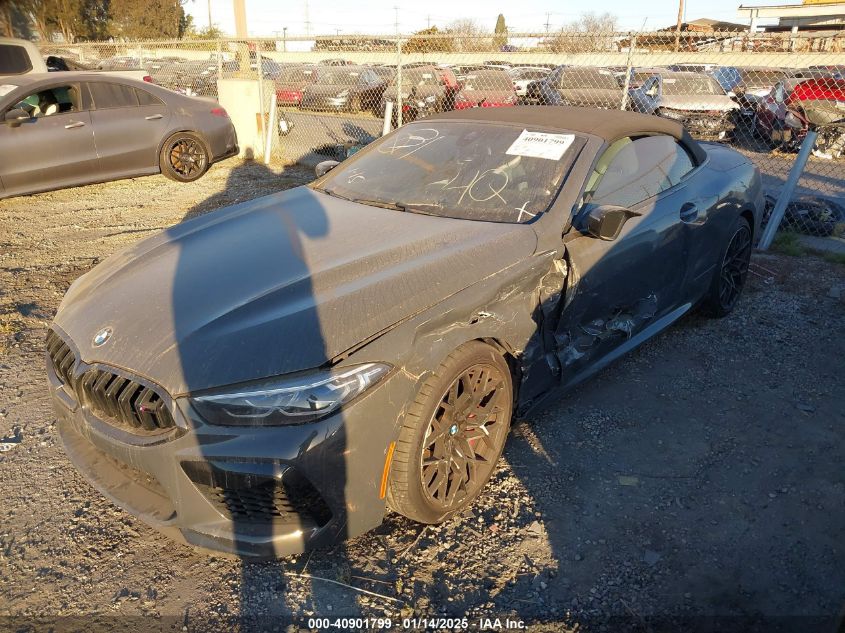 VIN WBSDZ0C06NCJ12321 2022 BMW M8 CABRIOLET no.2