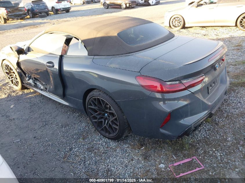 VIN WBSDZ0C06NCJ12321 2022 BMW M8 CABRIOLET no.3