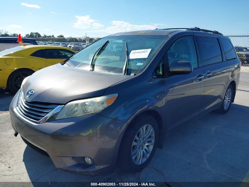 VIN 5TDYK3DC2DS404245 2013 TOYOTA SIENNA no.2