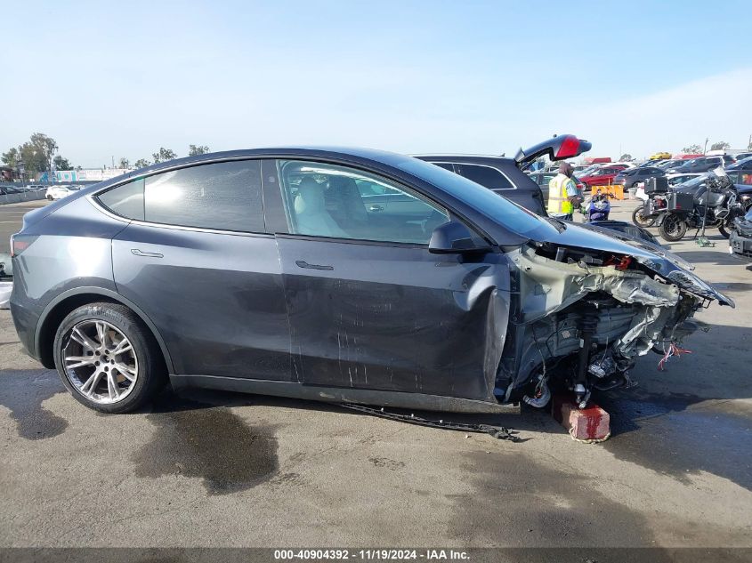 2024 Tesla Model Y Long Range Dual Motor All-Wheel Drive/Rwd VIN: 7SAYGDED8RF008642 Lot: 40904392