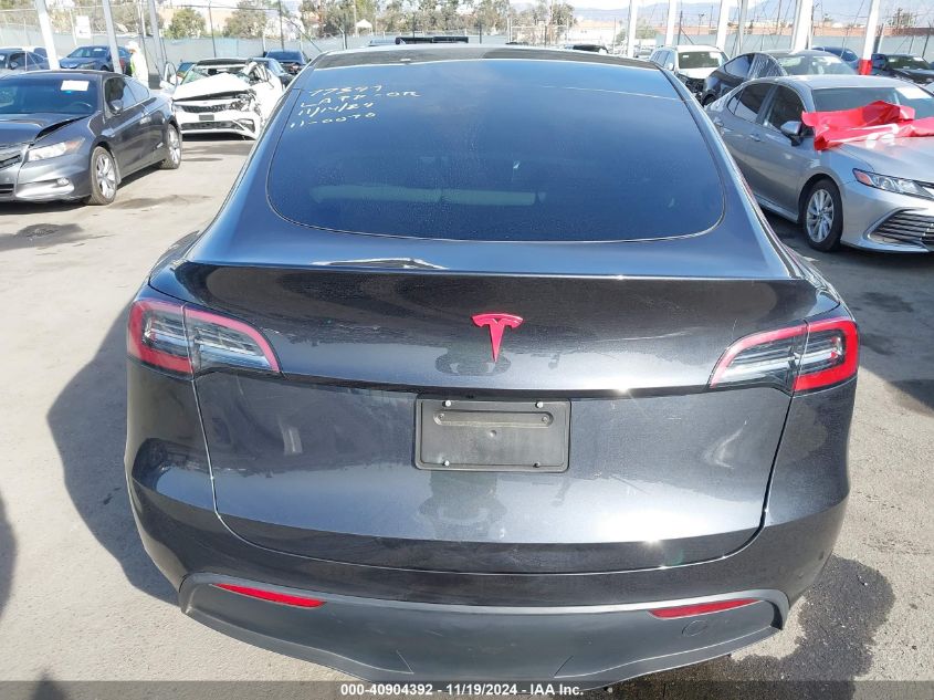 2024 Tesla Model Y Long Range Dual Motor All-Wheel Drive/Rwd VIN: 7SAYGDED8RF008642 Lot: 40904392