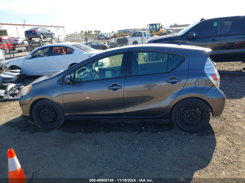 2013 TOYOTA PRIUS C VIN: JTDKDTB37D1533288