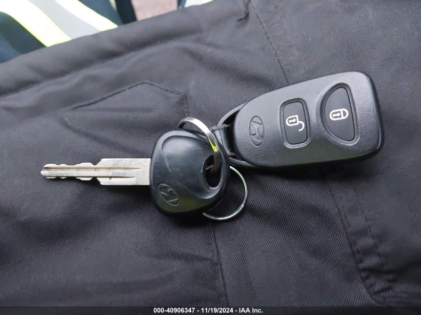 2008 Hyundai Accent Gs VIN: KMHCM36C18U104078 Lot: 40906347