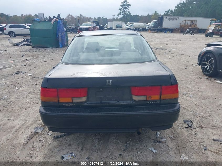 1993 Honda Accord Lx VIN: 1HGCB7158PA015488 Lot: 40907412