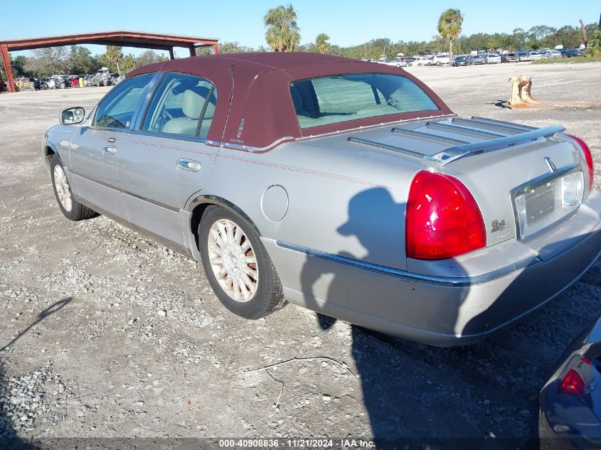 2003 Lincoln Town Car Executive VIN: 1LNHM81W03Y639439 Lot: 40908836