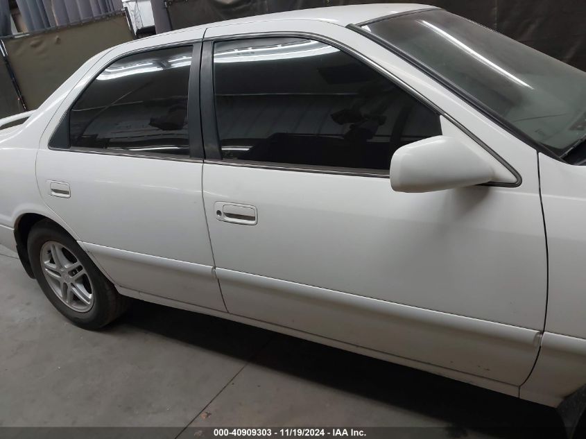 2000 Toyota Camry Le VIN: 4T1BG22K7YU964996 Lot: 40909303