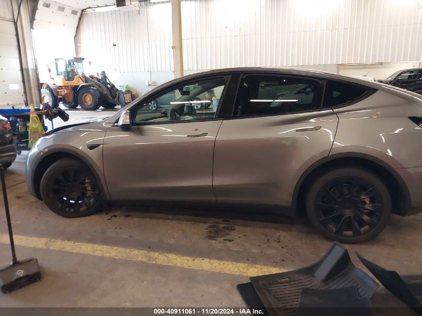 2024 Tesla Model Y Long Range Dual Motor All-Wheel Drive VIN: 7SAYGAEEXRF170814 Lot: 40911061