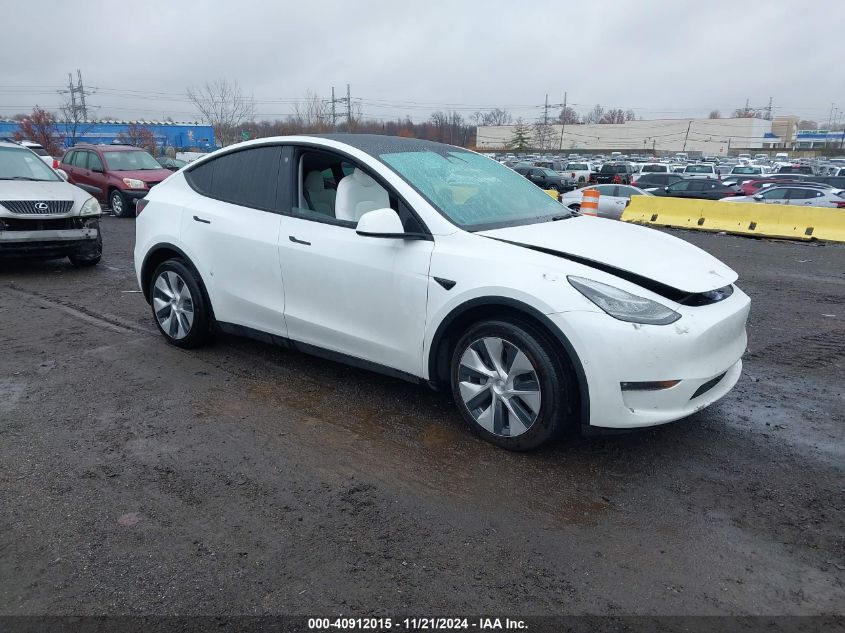 2022 Tesla Model Y Long Range Dual Motor All-Wheel Drive VIN: 7SAYGDEE5NF389692 Lot: 40912015