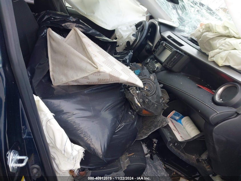 VIN JTMWFREV1HJ102821 2017 TOYOTA RAV4 XLE