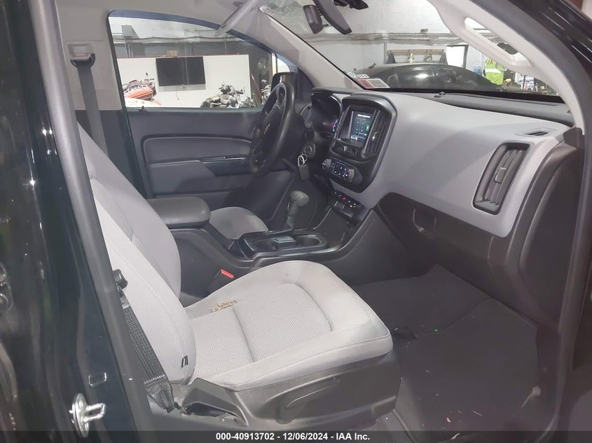 VIN 1GCGTBEN6K1151587 2019 CHEVROLET COLORADO WT