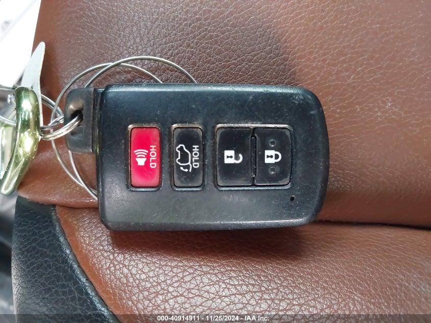 2017 TOYOTA RAV4 HYBRID LIMITED - JTMDJREV9HD148868