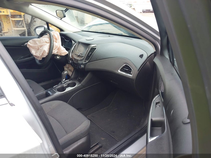 2017 CHEVROLET CRUZE VIN: 1G1BE5SM1H7121817