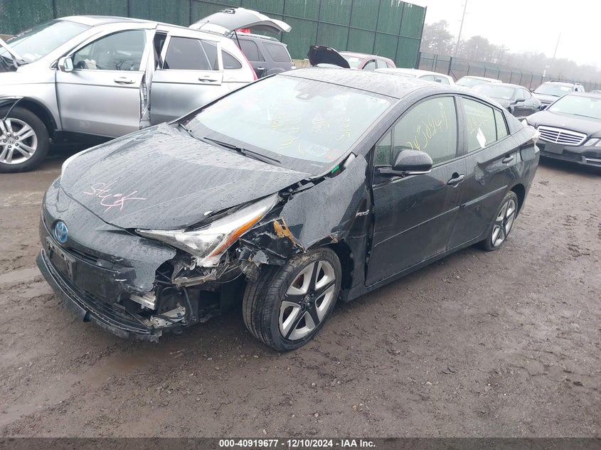 VIN JTDKARFUXJ3548530 2018 TOYOTA PRIUS THREE TOURING