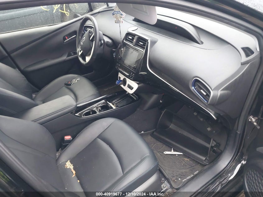 VIN JTDKARFUXJ3548530 2018 TOYOTA PRIUS THREE TOURING