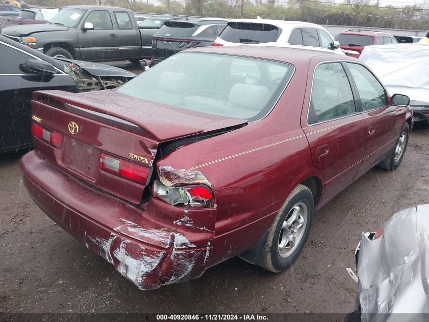 1999 Toyota Camry Le VIN: 4T1BG22K8XU592745 Lot: 40920846