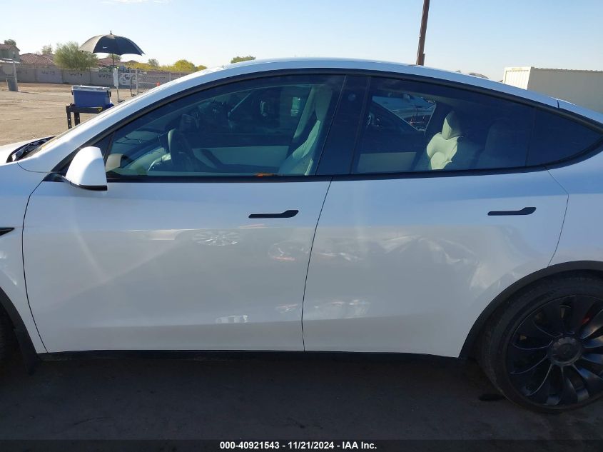 2022 Tesla Model Y Performance Dual Motor All-Wheel Drive VIN: 7SAYGDEF4NF452693 Lot: 40921543