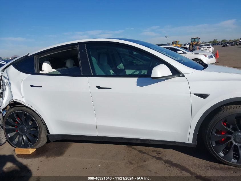 2022 Tesla Model Y Performance Dual Motor All-Wheel Drive VIN: 7SAYGDEF4NF452693 Lot: 40921543