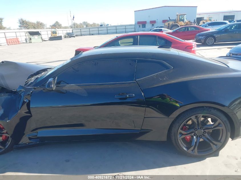 2018 Chevrolet Camaro 1Ss VIN: 1G1FE1R71J0177037 Lot: 40921672