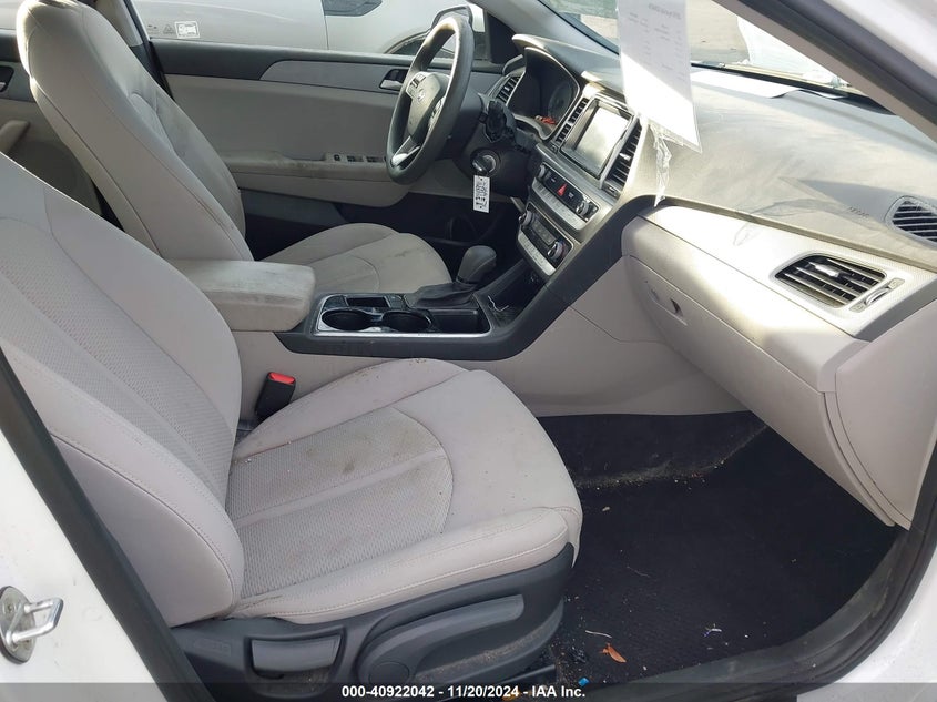 VIN 5NPE24AF7JH700919 2018 HYUNDAI SONATA SE