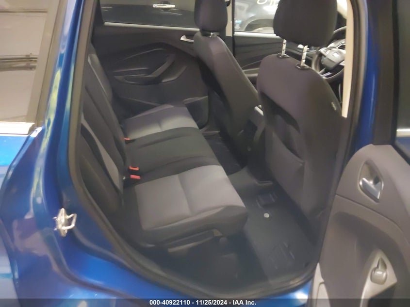 VIN 1FMCU9GD8HUB43938 2017 FORD ESCAPE SE