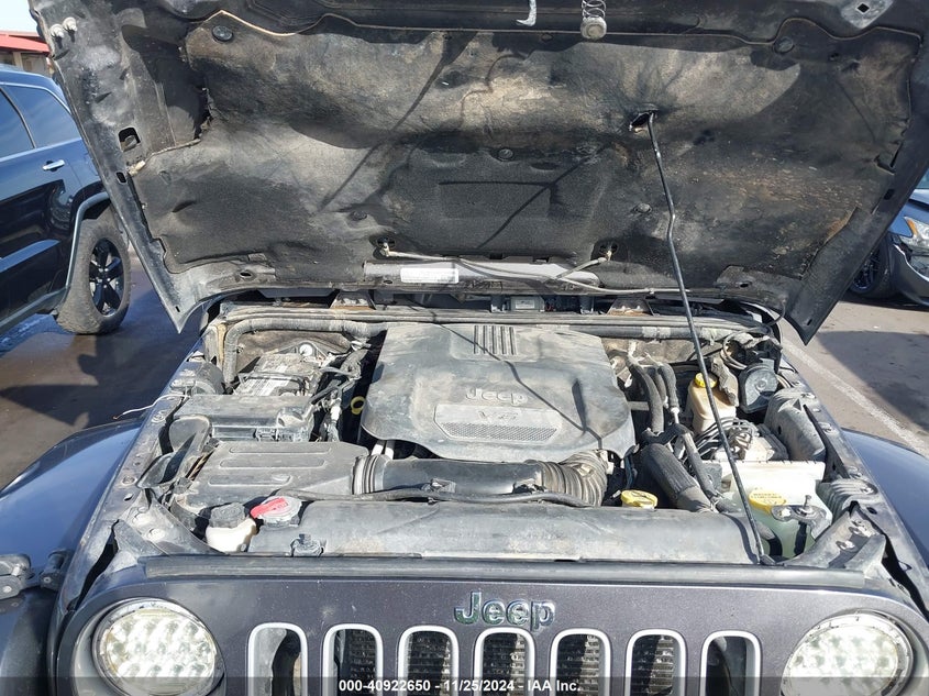 2016 JEEP WRANGLER UNLIMITED SAHARA - 1C4BJWEG4GL244015