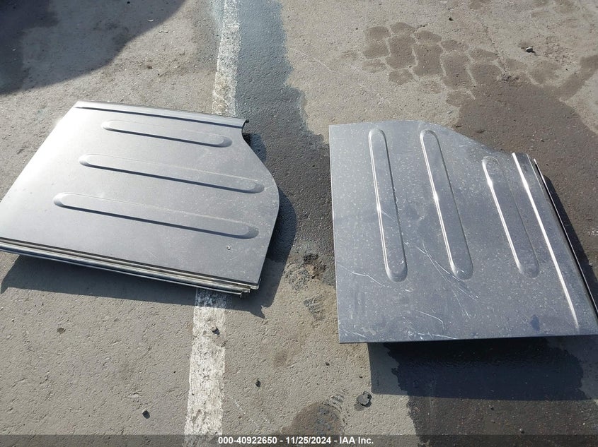 2016 JEEP WRANGLER UNLIMITED SAHARA - 1C4BJWEG4GL244015