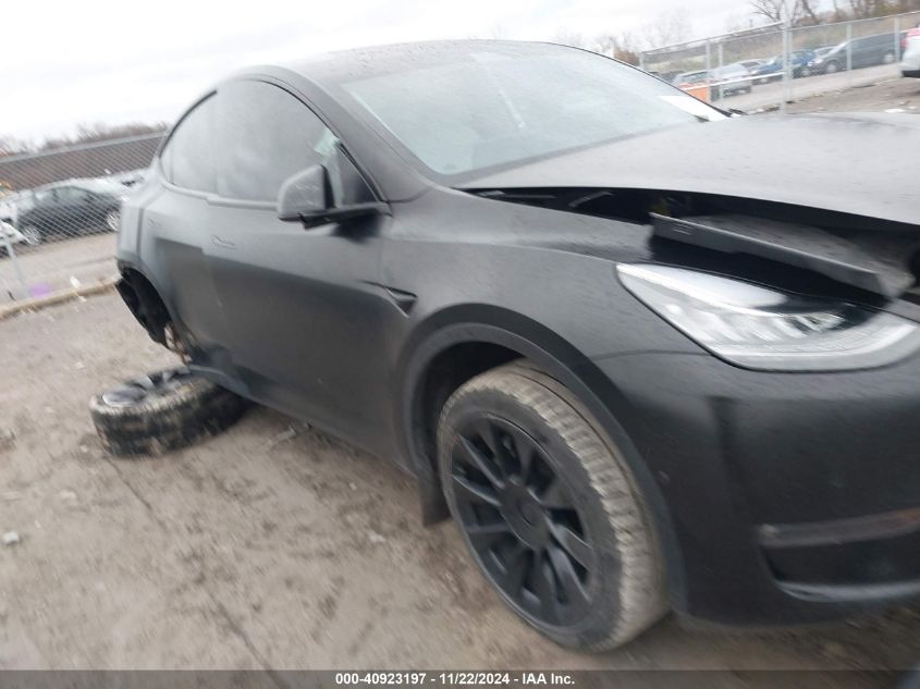 2022 Tesla Model Y Long Range Dual Motor All-Wheel Drive VIN: 7SAYGAEE9NF312886 Lot: 40923197