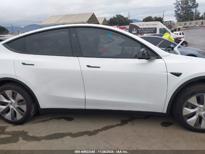 2024 Tesla Model Y Long Range Dual Motor All-Wheel Drive/Rwd VIN: 7SAYGDED8RF084555 Lot: 40923345