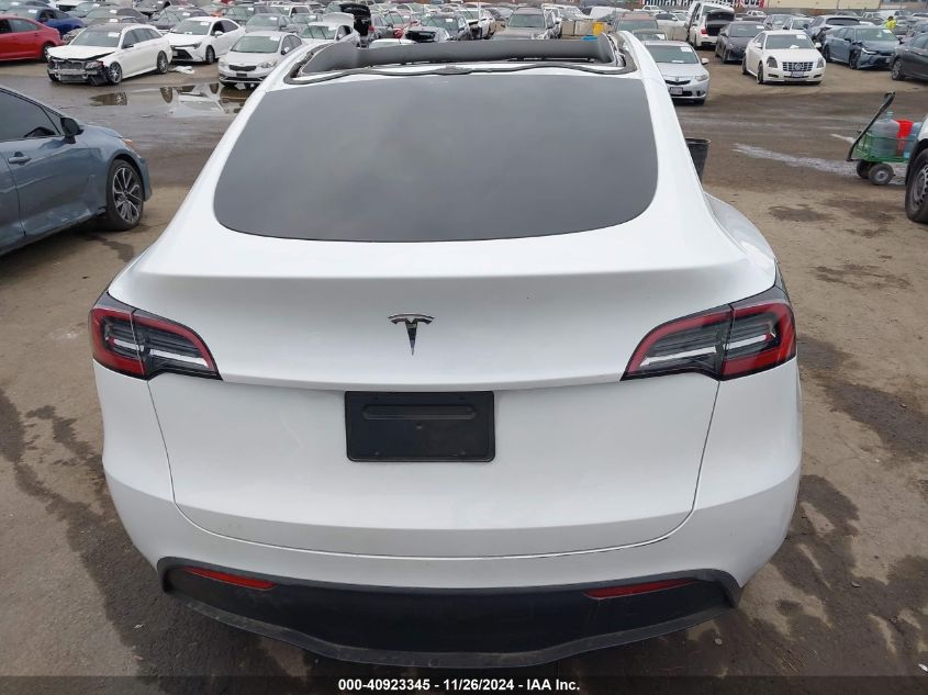 2024 Tesla Model Y Long Range Dual Motor All-Wheel Drive/Rwd VIN: 7SAYGDED8RF084555 Lot: 40923345