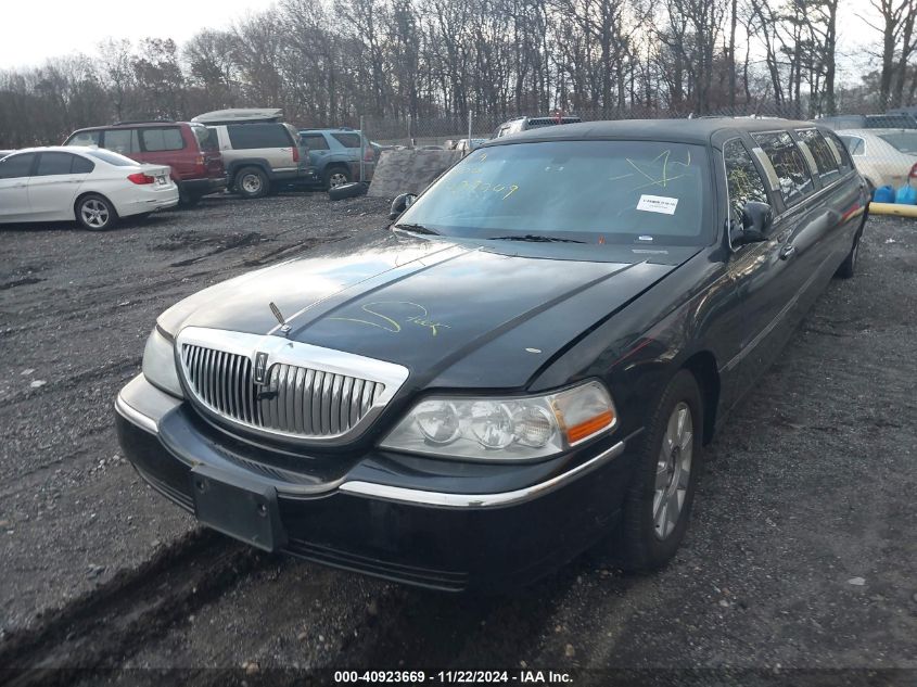 2005 Lincoln Town Car VIN: 1L1FM88W55Y656027 Lot: 40923669