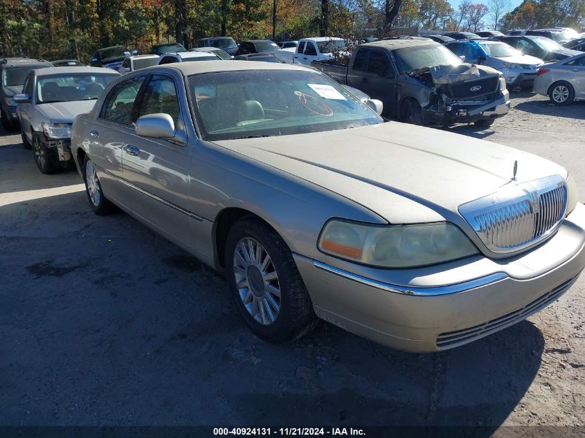 2004 Lincoln Town Car Signature VIN: 1LNHM81W94Y639991 Lot: 40924131