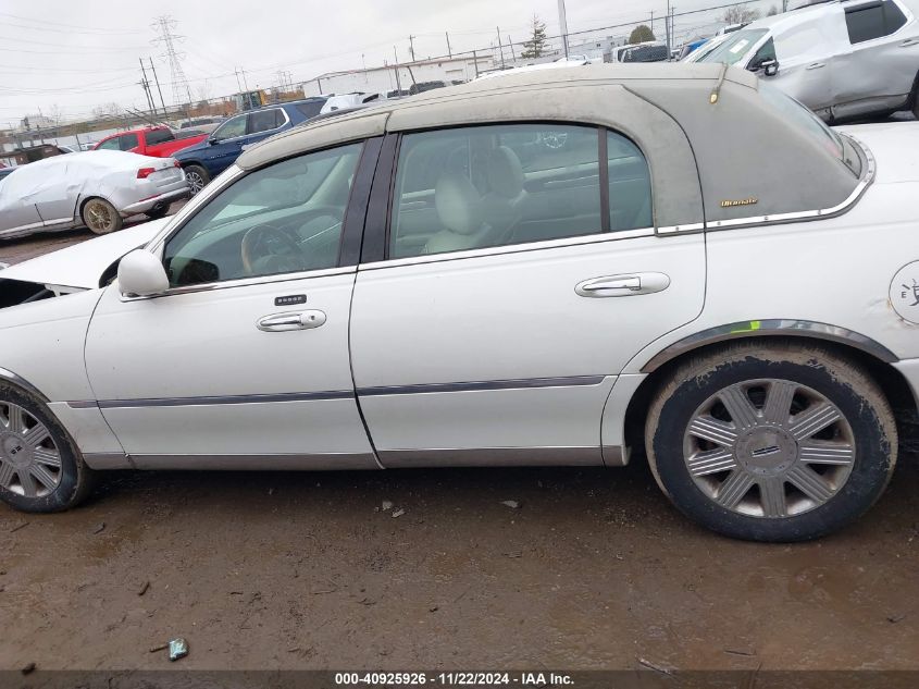 2004 Lincoln Town Car Ultimate VIN: 1LNHM83W34Y630796 Lot: 40925926